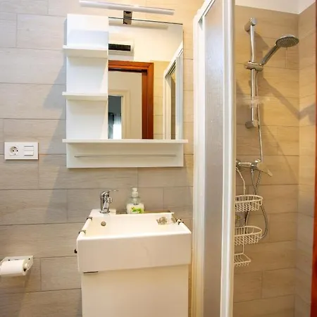 Acogerdor Apartmento 5 Personas En El Centro De *